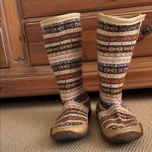 Women’s Sorel Sweater Boots.  Size 8